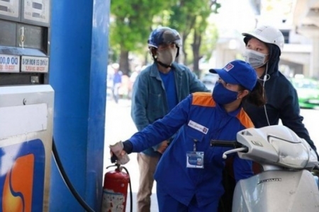 Giá xăng chiều 12/12 giảm sốc còn hơn 20.000 đồng/lít, dầu giảm 1.543 đồng/lít