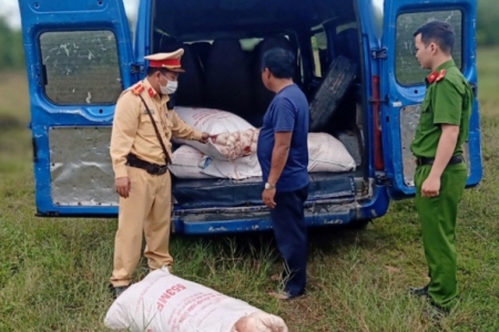 Liên tiếp bắt giữ các trường hợp vận chuyển mỡ động vật không rõ nguồn gốc tại Quảng Nam