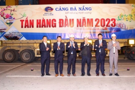 Cảng Đà Nẵng đón chuyến hàng đầu tiên của năm 2023