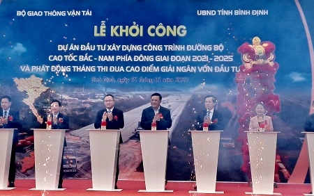 Khởi công dự án đường bộ Cao tốc Bắc - Nam phía Đông