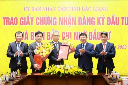 Bắc Giang trao Giấy chứng nhận đăng ký đầu tư và Biên bản ghi nhớ cho nhà đầu tư năm 2023