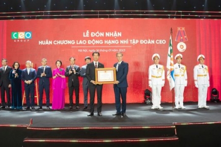 Tập đoàn CEO đón nhận Huân chương Lao động hạng Nhì