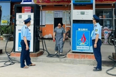 Sáu thương nhân phân phối xăng dầu bị thu hồi giấy phép