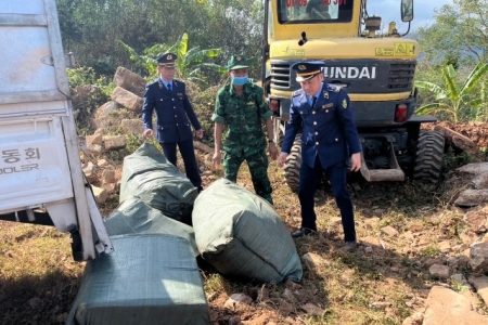 Quản lý thị trường Quảng Trị liên tiếp phát hiện các vụ vận chuyển đường cát nhập lậu