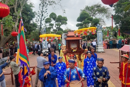 Bình Định đón bằng chứng nhận “Di sản văn hóa phi vật thể quốc gia lễ hội Chùa Bà - Cảng thị Nước Mặn”