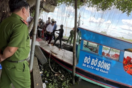 TP. Hồ Chí Minh tăng cường xử lý phương tiện thủy vận chở quá trọng tải cho phép