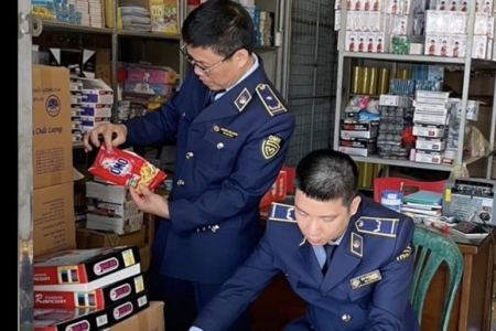 Phát hiện cơ sở bán hơn 1.200 tuýp kem đánh răng P/S và bột giặt OMO giả