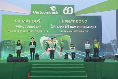 Vietcombank ra mắt Quỹ “Vững tương lai” hỗ trợ học bổng cho học sinh, sinh viên nghèo vượt khó