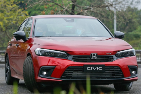 Honda Civic RS giảm giá tới 100 triệu đồng