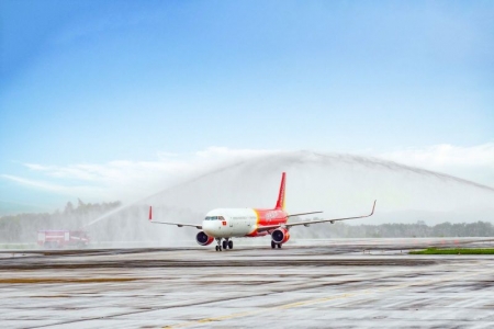 Vietjet chính thức khai trương đường bay thẳng đầu tiên giữa Cần Thơ và Vân Đồn