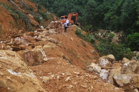 Công ty Vũ Trường Giang bị phạt và truy thu hơn 130 triệu đồng vì khai thác khoáng sản lấn chiếm đất rừng