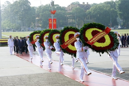 Lãnh đạo Đảng và Nhà nước vào Lăng viếng Chủ tịch Hồ Chí Minh