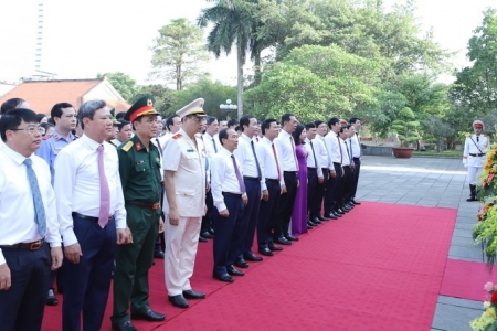 Đoàn Đại biểu tỉnh Thanh Hóa dâng hương tưởng nhớ Chủ tịch Hồ Chí Minh