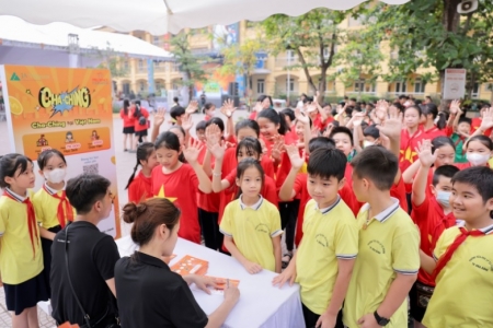 Hàng trăm học sinh trải nghiệm kỹ năng quản lý tiền tại Ngày hội Cha-Ching