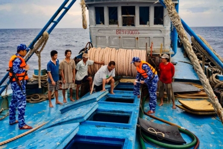 Phát hiện tàu vận chuyển 150.000 lít dầu DO không rõ nguồn gốc