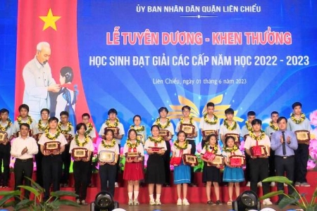 Đà Nẵng: Quận Liên Chiểu tuyên dương, khen thưởng học sinh đạt giải năm học 2022 - 2023