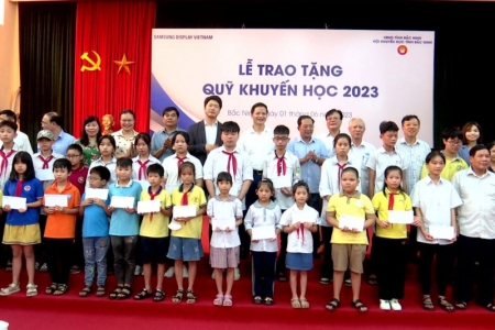 Bắc Ninh trao học bổng cho 200 học sinh vượt khó học giỏi năm học 2022 - 2023