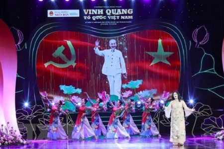 Chủ tịch Quốc hội dự Chương trình nghệ thuật “Vinh quang Tổ quốc Việt Nam”