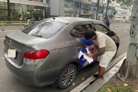 TP. Hồ Chí Minh: Phát hiện nhiều ô tô dán quảng cáo sai quy định