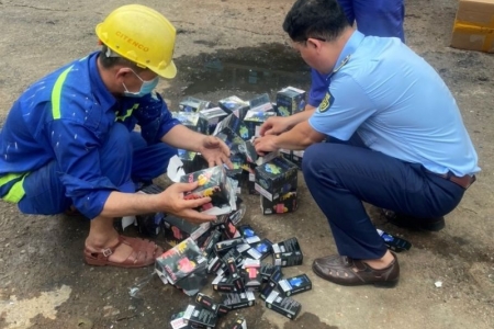 TP. Hồ Chí Minh: Tiêu hủy hơn 12.000 sản phẩm máy hút tinh dầu và hàng hóa giả mạo