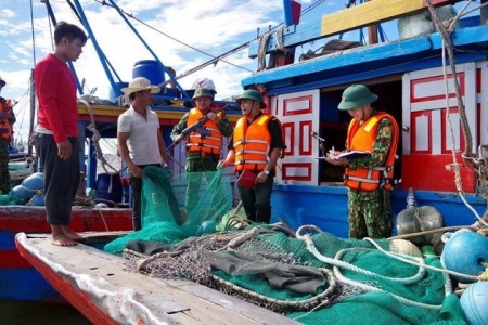 Phát hiện 2 tàu đánh bắt hải sản trái phép tại Hà Tĩnh