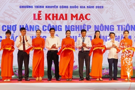 Khai mạc hội chợ công nghiệp nông thôn khu vực Bắc Trung Bộ - Quảng Bình 2023