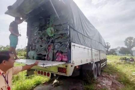 An Giang: Bắt giữ đối tượng buôn lậu số lượng lớn hàng hóa không rõ nguồn gốc