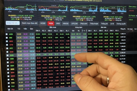 Phiên 26/7: Chỉ số VN-Index ghi nhận mức tăng 4,94 điểm, giao dịch "giằng co"