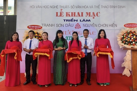 Bình Định: Khai mạc Triển lãm tranh “Hương sắc xuân thì”