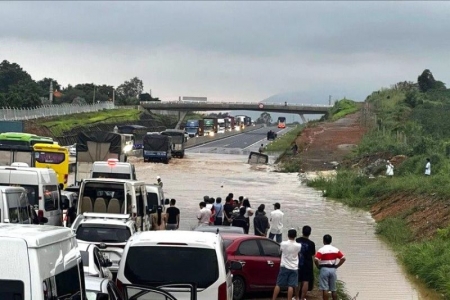 Cao tốc Phan Thiết - Dầu Giây ngập nước: Cần có biện pháp giải quyết triệt để?