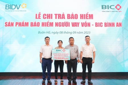 BIC trao hơn 770 triệu đồng bảo hiểm cho khách hàng vay vốn tại BIDV Buôn Hồ