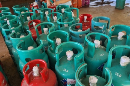 Tạm giữ hơn 140 bình gas chai (LPG chai) có dấu hiệu giả nhãn hàng hóa tại Thanh Hóa