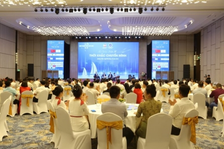 Quảng Ninh: Tổ chức tọa đàm kinh tế “Thời khắc chuyển mình”