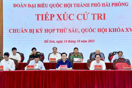 Chủ tịch Quốc hội tiếp xúc cử tri quận Đồ Sơn, thành phố Hải Phòng