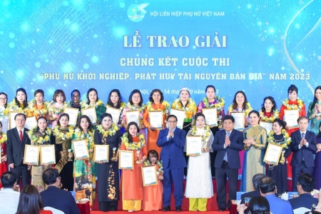 Thủ tướng Phạm Minh Chính dự lễ trao giải chung kết toàn quốc cuộc thi " Phụ nữ khởi nghiệp, phát huy tài nguyên bản địa" năm 2023