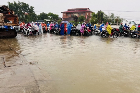 Mưa trắng trời, miền Trung triển khai hàng loạt biện pháp khẩn để ứng phó