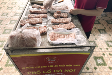 Phát hiện nhiều vi phạm an toàn vệ sinh thực phẩm tại cơ sở Phố Food