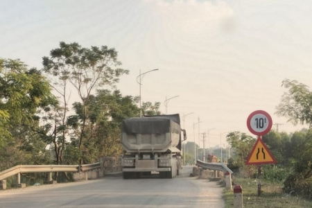 Bình Xuyên- Vĩnh Phúc: Nhức mắt những đoàn xe phá nát cầu Bòn