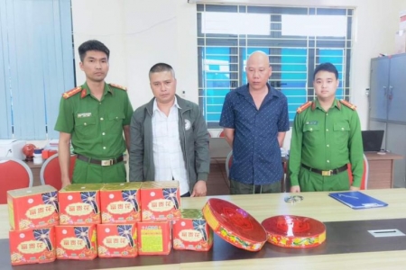 Bắt giữ 02 đối tượng tàng trữ gần 18 kg pháo nổ trái phép