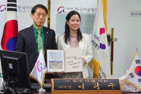 Hoạ sỹ Kim Đức gặp gỡ Chủ tịch Hiệp hội nghệ thuật quốc tế IAA/AIAP