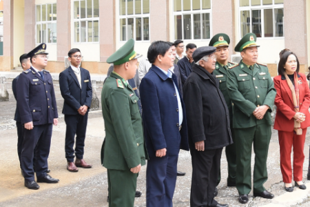 Nguyên Chủ tịch Ủy ban Trung ương MTTQ Việt Nam thăm, động viên cán bộ làm việc tại các cửa khẩu thuộc tỉnh Lạng Sơn