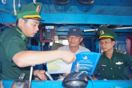 Bộ đội Biên phòng tỉnh Bình Định gắn bó mật thiết cùng ngư dân vùng biển