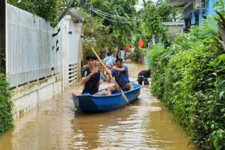 Miền Trung sắp có mưa rất lớn, biển Đông xuất hiện áp thấp