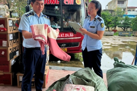 Kiểm tra ô tô khách, phát hiện hơn 6.000 đơn vị sản phẩm hàng hóa vi phạm