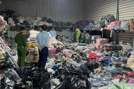 Phát hiện kho hàng thời trang giả nhiều nhãn hiệu nổi tiếng ở Hải Dương