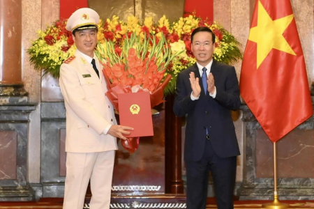 Chủ tịch nước trao quyết định thăng cấp bậc cho Thứ trưởng Nguyễn Duy Ngọc