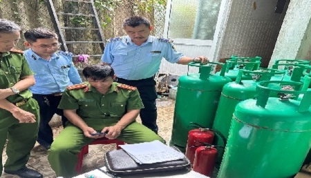 Quảng Ngãi: Tạm giữ trên 2.850 bình gas san chiết trái phép