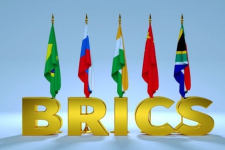 Khi cờ BRICS đến tay Nga