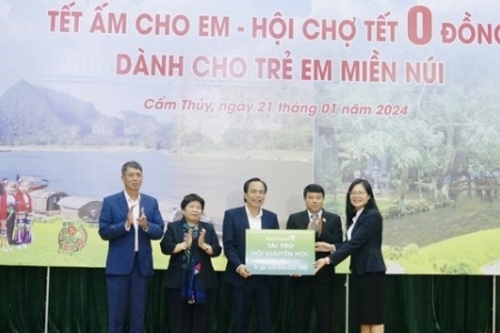 Chương trình “Tết ấm cho em - Hội chợ Tết 0 đồng” tại Thanh Hoá