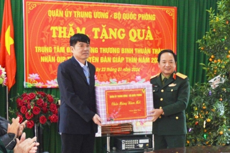 Đoàn đại biểu Bộ Quốc phòng thăm, chúc Tết tại Trung tâm Điều dưỡng thương binh Thuận Thành